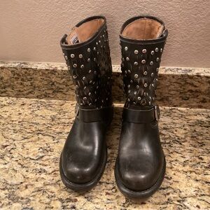Frye Jenna Cut Stud Short Moto Boot 7.5